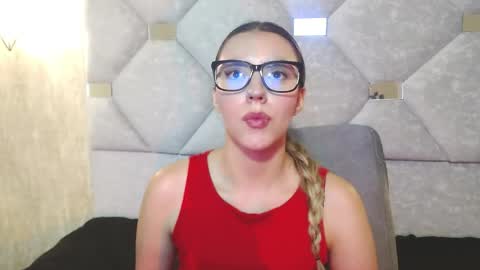 Snapshot of valentina_red18 chatting on 05/19/26, 05:08 Valentina online show from 05/19/26, 05:08