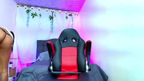 valentina_y_sneiderr online show from 06/30/26, 11:50