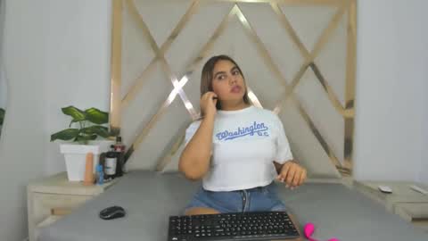 valentinaasm online show from 03/26/26, 01:06