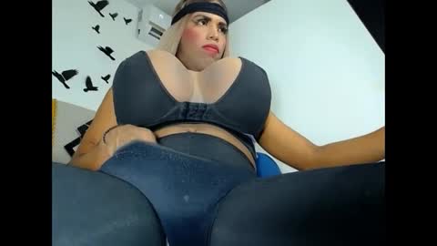 valentinabigcock23 online show from 03/06/25, 12:41