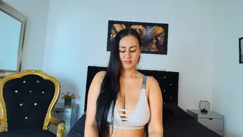 Snapshot of valentinajaramilloo chatting on 06/05/26, 02:12 ValentinaJaramilloo online show from 06/05/26, 02:12