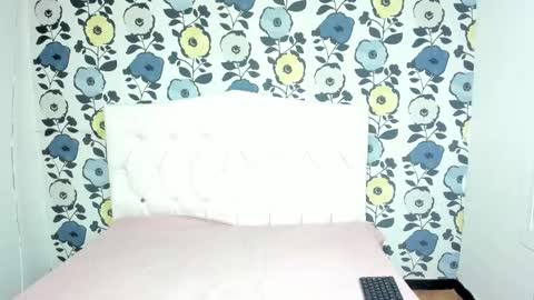 valentinaklean1 online show from 10/12/25, 03:27