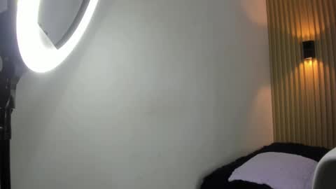 valentinaliux_ online show from 09/13/25, 08:19