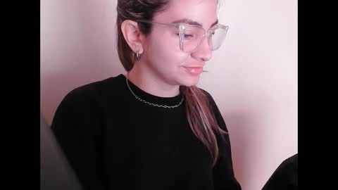 Snapshot of valentinaseleni24 chatting on 09/18/25, 03:25 valentinaseleni24 online show from 09/18/25, 03:25