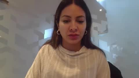 Snapshot of valentinaseleni24 chatting on 05/18/26, 02:01 valentinaseleni24 online show from 05/18/26, 02:01