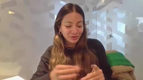 Snapshot of valentinaseleni24 chatting on 05/20/26, 02:56 valentinaseleni24 online show from 05/20/26, 02:56