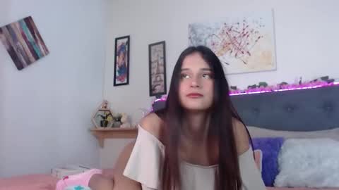 V A L E N T I N I online show from 10/22/25, 08:08