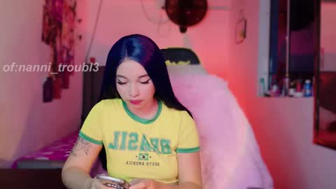 Snapshot of valentinna_5 chatting on 09/27/25, 12:15 Danielle Please help me to reach 300 thumbs up online show from 09/27/25, 12:15