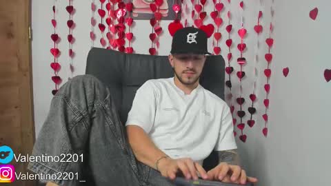 valentino online show from 02/15/25, 04:36