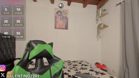 valentino online show from 10/16/25, 01:06