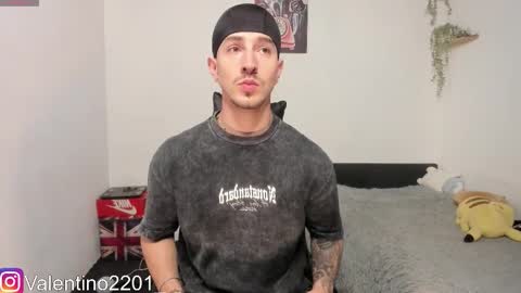 valentino online show from 03/06/26, 06:21