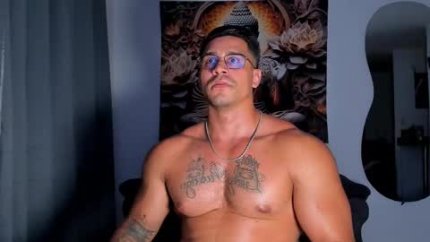 Snapshot of valentino_dossantos chatting on 03/01/25, 12:07 online show from 03/01/25, 12:07
