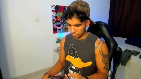 VALENTINO MOURA online show from 02/26/25, 04:24