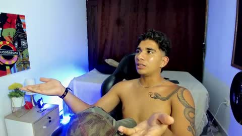 VALENTINO MOURA online show from 03/10/25, 06:01