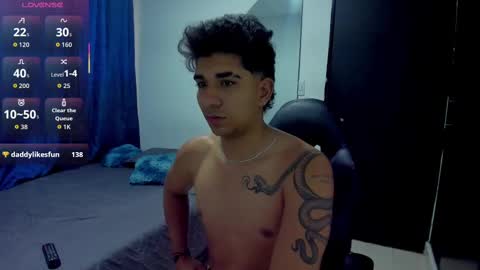 Snapshot of valentino_santos chatting on 09/30/25, 12:21 valentino santos online show from 09/30/25, 12:21