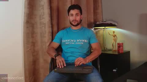 Snapshot of valentinoford chatting on 10/22/25, 07:46 Valentino online show from 10/22/25, 07:46