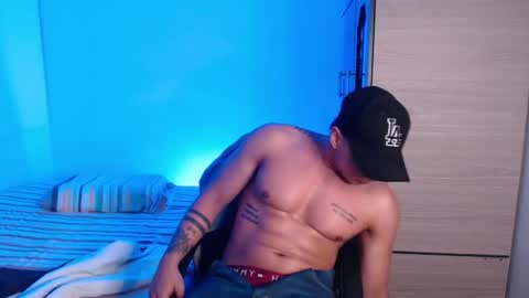 Snapshot of valentinosex_1 chatting on 08/03/26, 11:08 VALENTINO online show from 08/03/26, 11:08