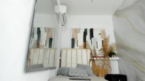 Snapshot of valeria_charris chatting on 02/04/26, 12:00 vale online show from 02/04/26, 12:00