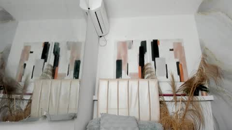 Snapshot of valeria_charris chatting on 02/06/26, 11:57 vale online show from 02/06/26, 11:57