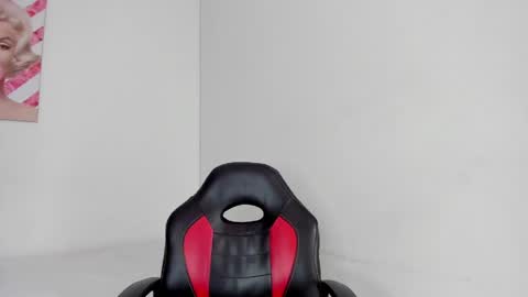 valeria_miller69 online show from 04/18/26, 05:17