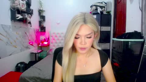 Snapshot of valeria_nikia chatting on 02/03/25, 02:02 VALERIA online show from 02/03/25, 02:02