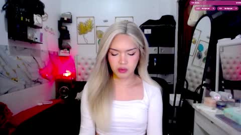 Snapshot of valeria_nikia chatting on 11/24/25, 12:38 VALERIA online show from 11/24/25, 12:38