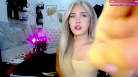 Snapshot of valeria_nikia chatting on 01/12/26, 11:15 VALERIA online show from 01/12/26, 11:15