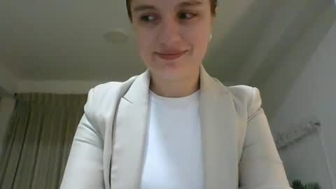 Snapshot of valeriafrannco chatting on 10/07/25, 11:57 valeriafrannco online show from 10/07/25, 11:57
