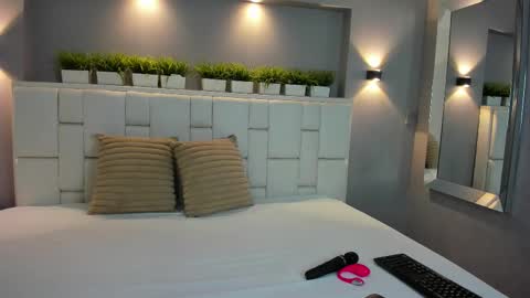 ValeriaGarciax online show from 11/11/25, 12:05