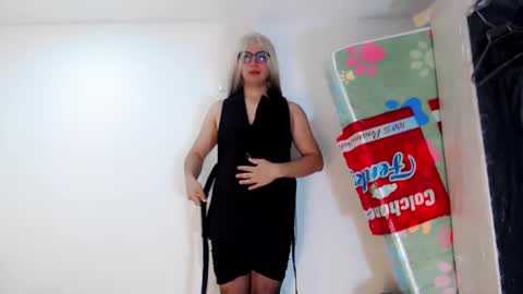valeriagill_ online show from 09/18/25, 11:51