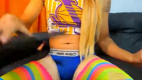 valeriapinkk online show from 12/23/24, 03:01