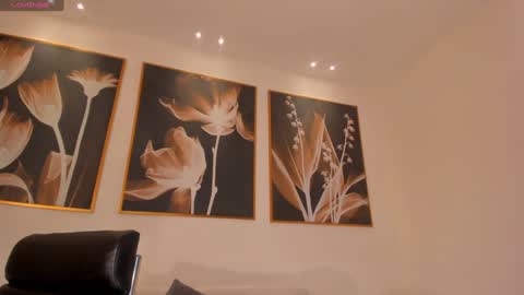 Snapshot of valeriariverax chatting on 12/19/24, 10:02 Valeria online show from 12/19/24, 10:02