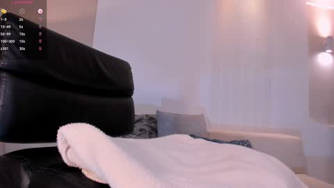 Snapshot of valeriariverax chatting on 01/19/25, 08:19 Valeria online show from 01/19/25, 08:19