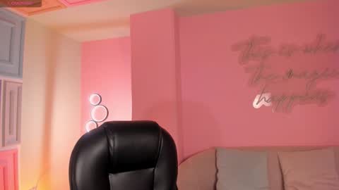 Snapshot of valeriariverax chatting on 10/20/25, 12:11 Valeria online show from 10/20/25, 12:11