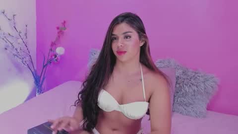 Snapshot of valeriaruiz_1 chatting on 09/27/25, 04:06 Valeria online show from 09/27/25, 04:06