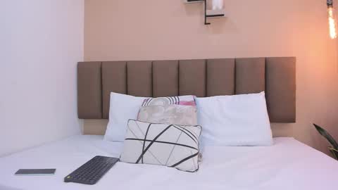 Snapshot of valeriasmith_17 chatting on 02/14/26, 12:02 Valeria online show from 02/14/26, 12:02