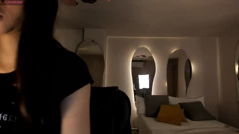 Snapshot of valeriavelvet chatting on 02/08/26, 12:08 Vale online show from 02/08/26, 12:08