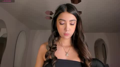 Snapshot of valeriavelvet chatting on 05/26/26, 12:12 Vale online show from 05/26/26, 12:12