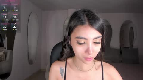 Snapshot of valeriavelvet chatting on 05/29/26, 11:52 Vale online show from 05/29/26, 11:52