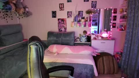 Snapshot of valerie_cutee chatting on 10/12/25, 07:57 Lera online show from 10/12/25, 07:57