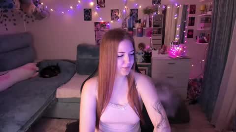 Snapshot of valerie_cutee chatting on 10/13/25, 04:51 Lera online show from 10/13/25, 04:51