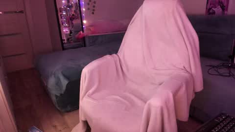 Snapshot of valerie_cutee chatting on 10/22/25, 06:29 Lera online show from 10/22/25, 06:29