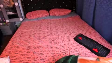 Snapshot of valerie_luxe_ chatting on 02/06/25, 11:43 valerie luxe   online show from 02/06/25, 11:43