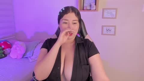 Snapshot of valerie_perez chatting on 12/18/24, 06:10 vale online show from 12/18/24, 06:10