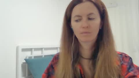 Snapshot of valerie_rose777 chatting on 10/17/25, 08:22 valerie_rose777 online show from 10/17/25, 08:22