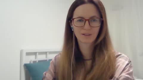 Snapshot of valerie_rose777 chatting on 10/19/25, 06:30 valerie_rose777 online show from 10/19/25, 06:30