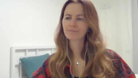 Snapshot of valerie_rose777 chatting on 10/24/25, 08:38 valerie_rose777 online show from 10/24/25, 08:38