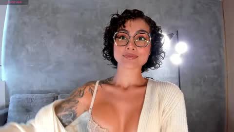  call me Val  online show from 04/05/26, 07:55