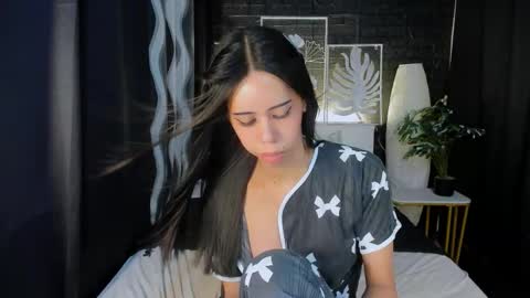 Snapshot of valerieriches chatting on 02/17/25, 02:48 Valerie online show from 02/17/25, 02:48