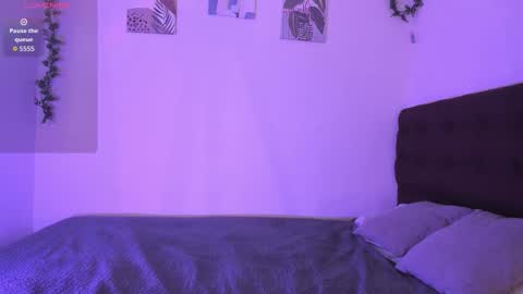 Snapshot of valerigh_ chatting on 12/16/25, 07:30 VALERI online show from 12/16/25, 07:30